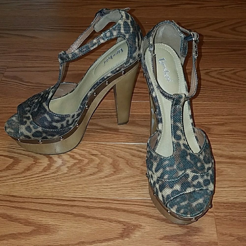 Limelight animal print platforms Sz 8.5
